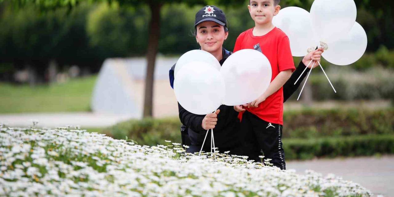 Polis Çocuklarla Langırt Oynadı