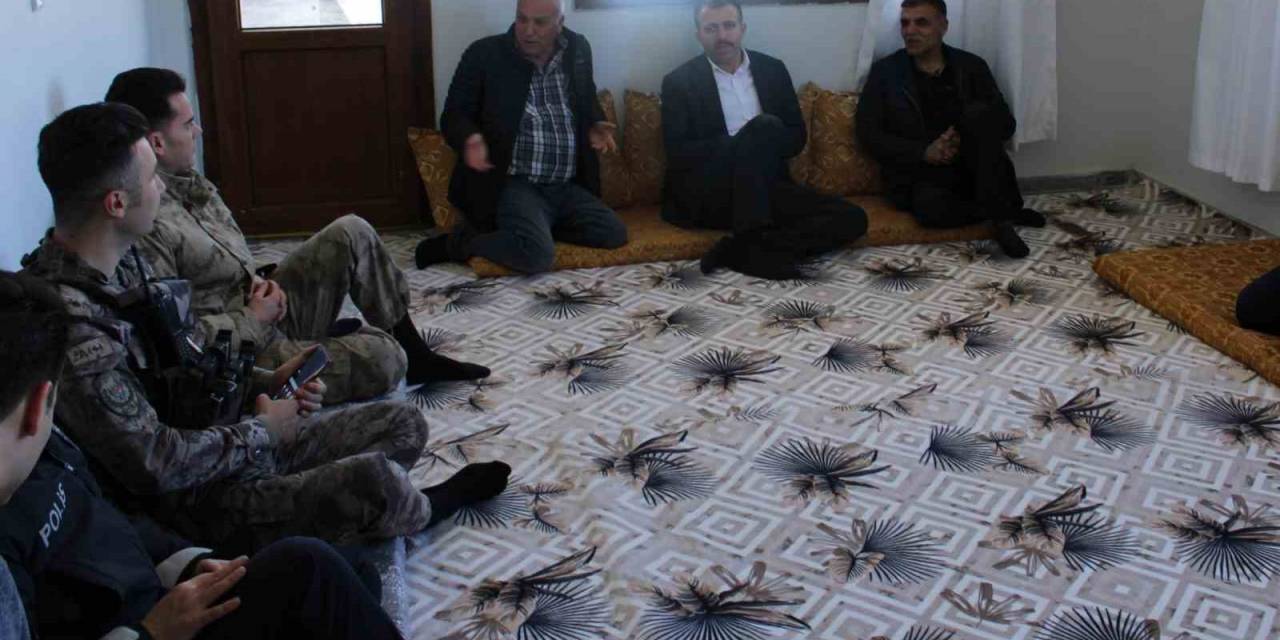 Dicle Kaymakamı Yurdagül Asker, Polis Ve Şehit Aileleriyle Bayramlaştı