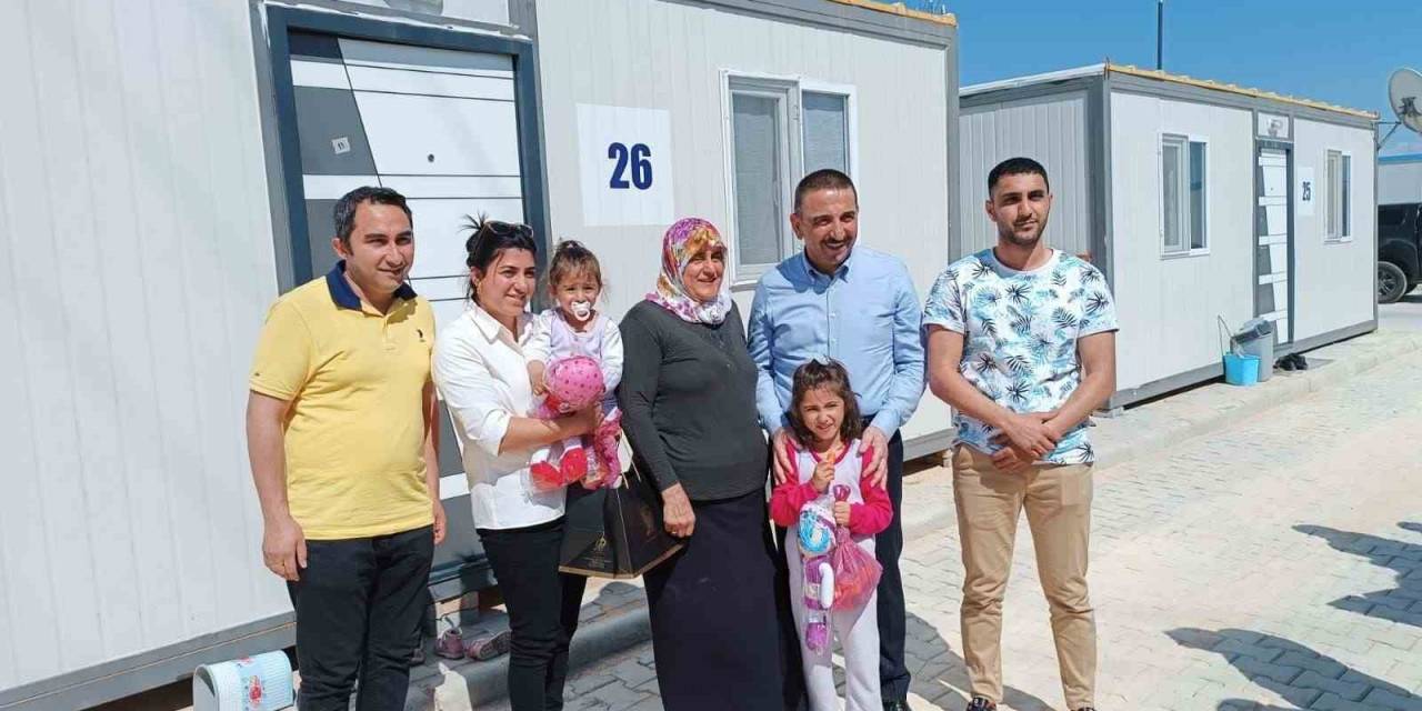 Siirt Valisi Hacıbektaşoğlu, Hatay’a Giderek Afetzede Aileleri Bayramda Yalnız Bırakmadı