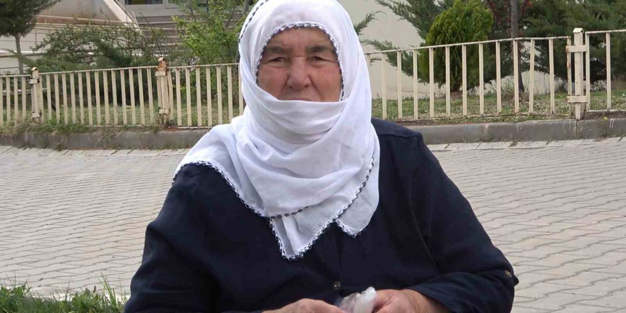 Bayramı Buruk Geçiren Depremzede Nine O Günü Anlattı: "oğlum Beni Hükümete Teslim Et"