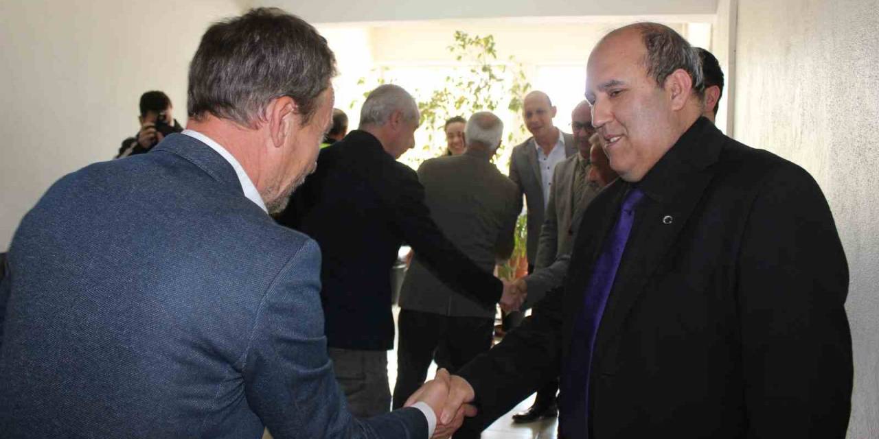 Kaymakam Ünal Ve Belediye Başkanı Şahin, Vatandaşlarla Bayramlaştı