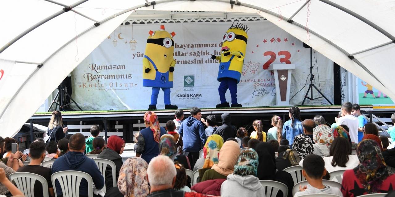 Osmaniye’de Depremzede Çocukların "minyonlar" Keyfi