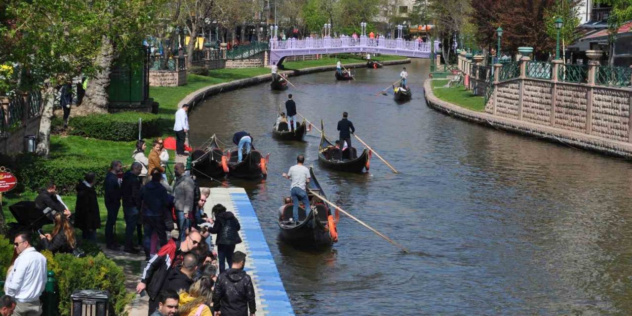 Gondol Turlarında Bayram Yoğunluğu