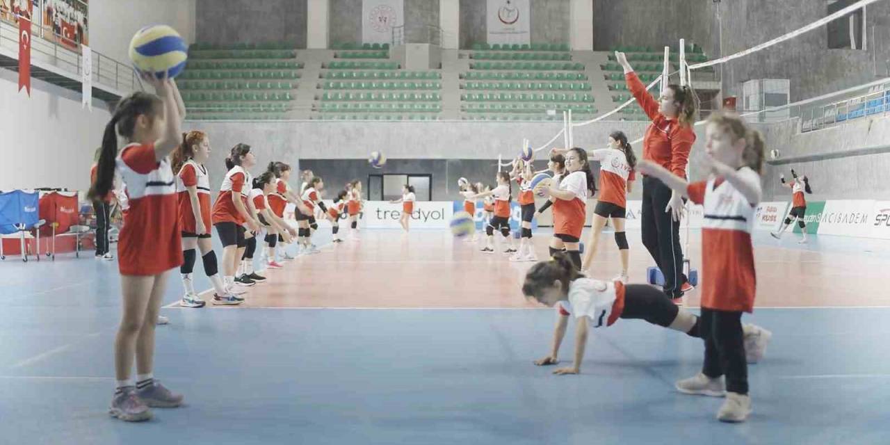 Trendyol, Çadır Kentlerde Çocukları Voleybolla Buluşturacak