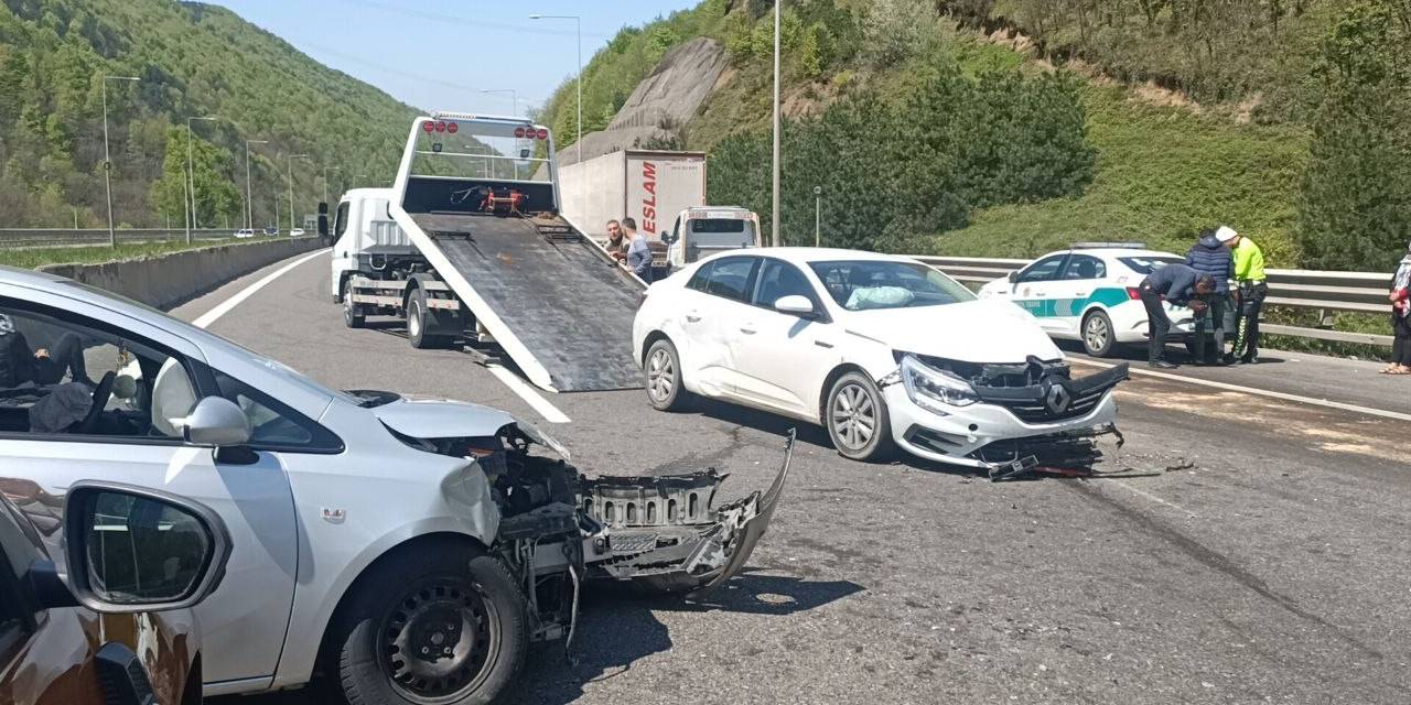 Bolu’da Zincirleme Trafik Kazası, Tem Otoyolu Trafiğe Kapandı