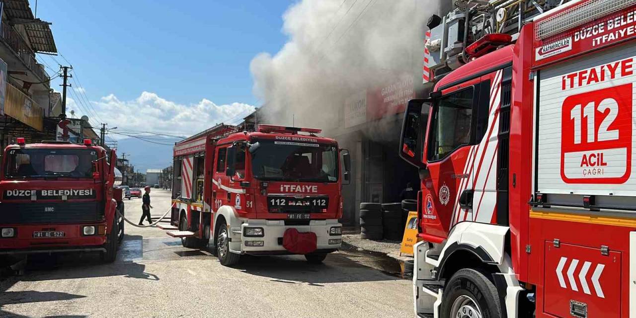 Sanayi Sitesinde Yangın Çıktı: 2 Dükkan Ve Otomobil Kullanılamaz Hale Geldi