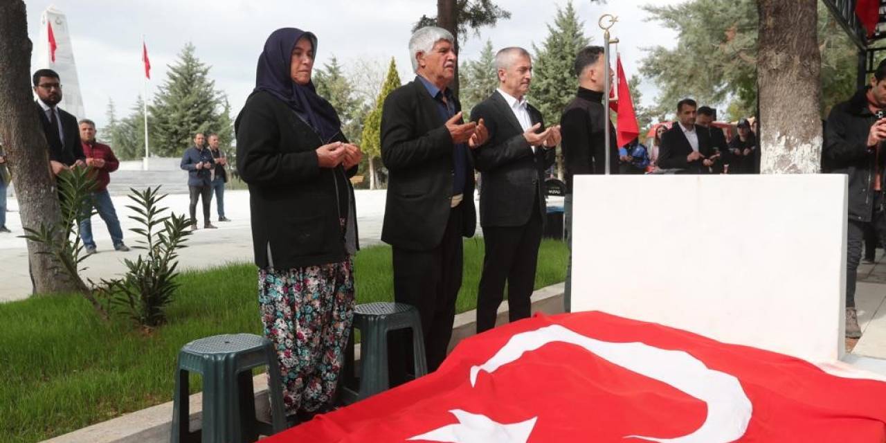 Başkan Tahmazoğlu Şehitler İçin Dua Etti