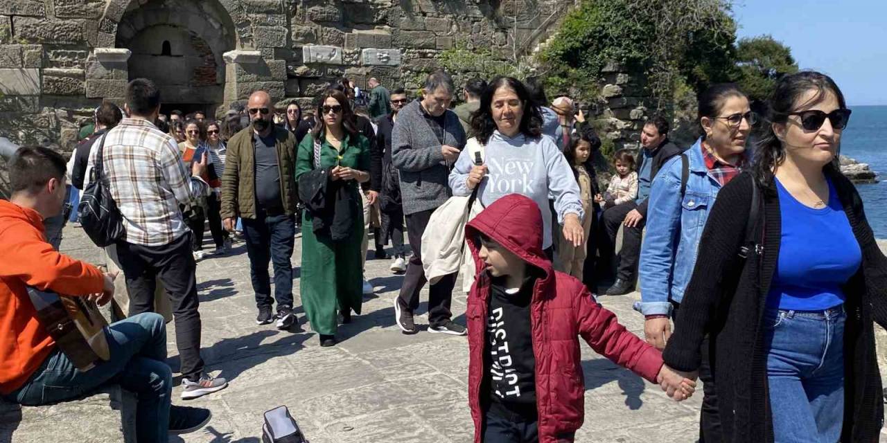 Amasra’da Kilometrelerce Araç Kuyruğu Oluştu