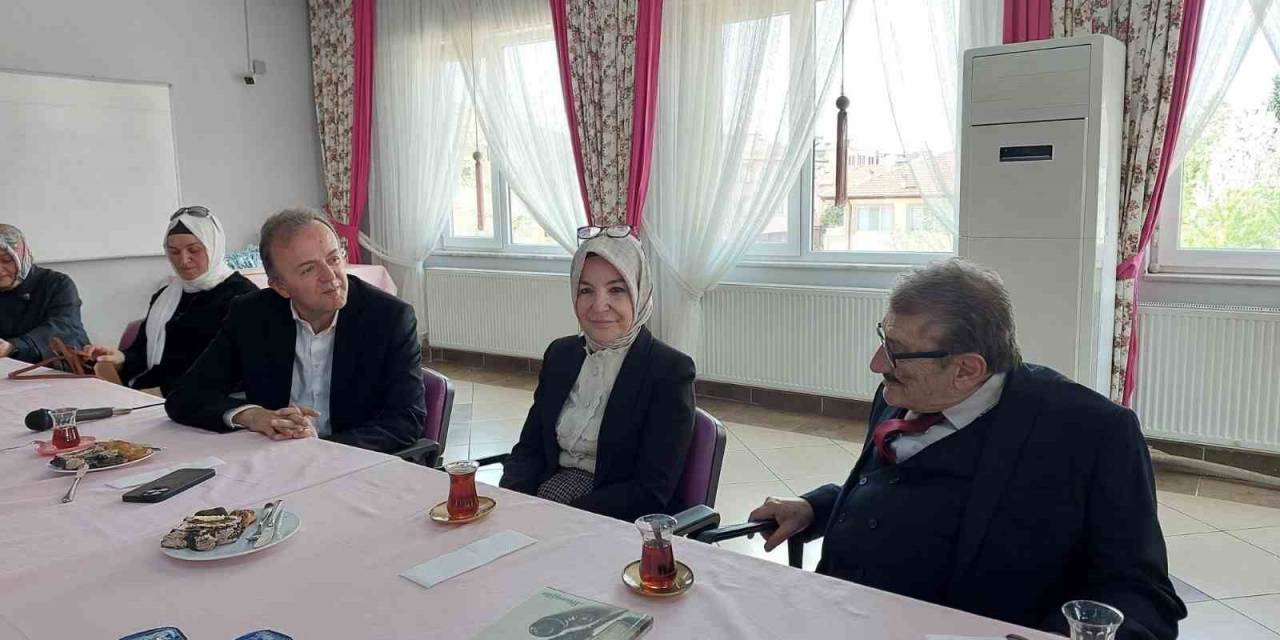 Bakan Yardımcısı Duran, Bayramda Yaşlıları Unutmadı