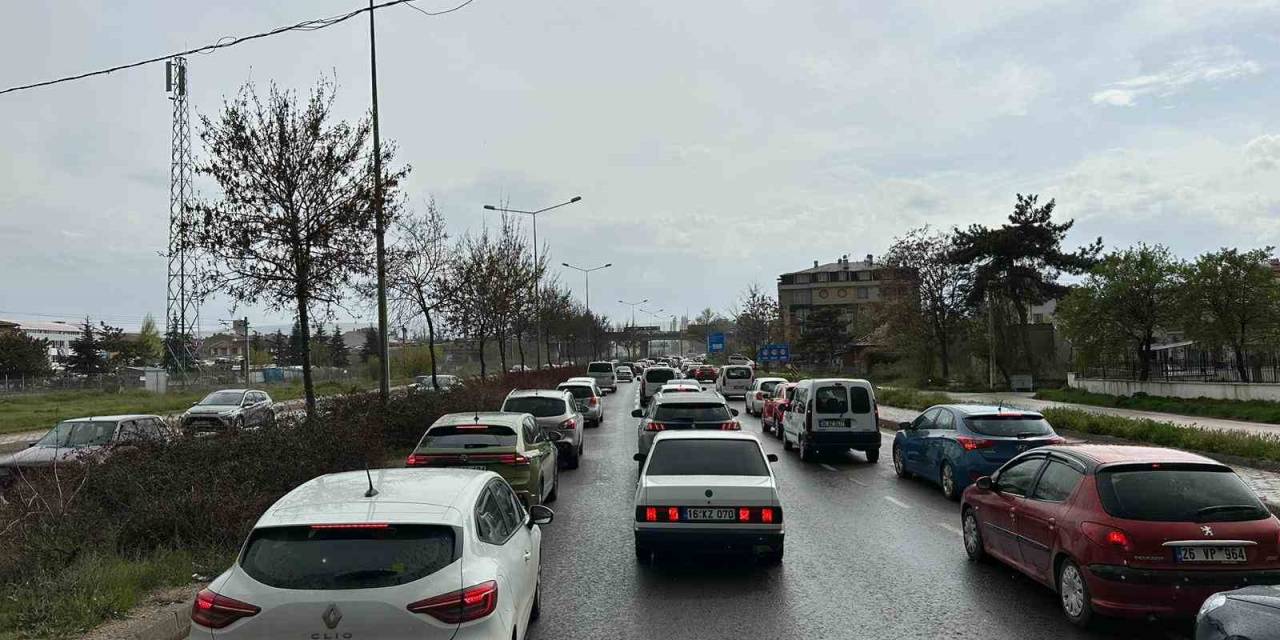 Bayramda Park Gezisi Trafik Çilesine Dönüştü