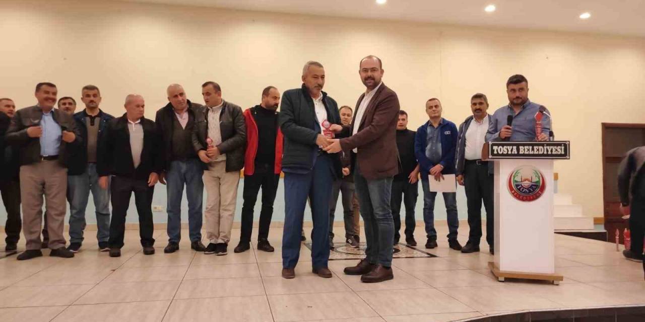 Başkan Kavaklıgil’den Eyt İle Emekli Olan Personele Plaket