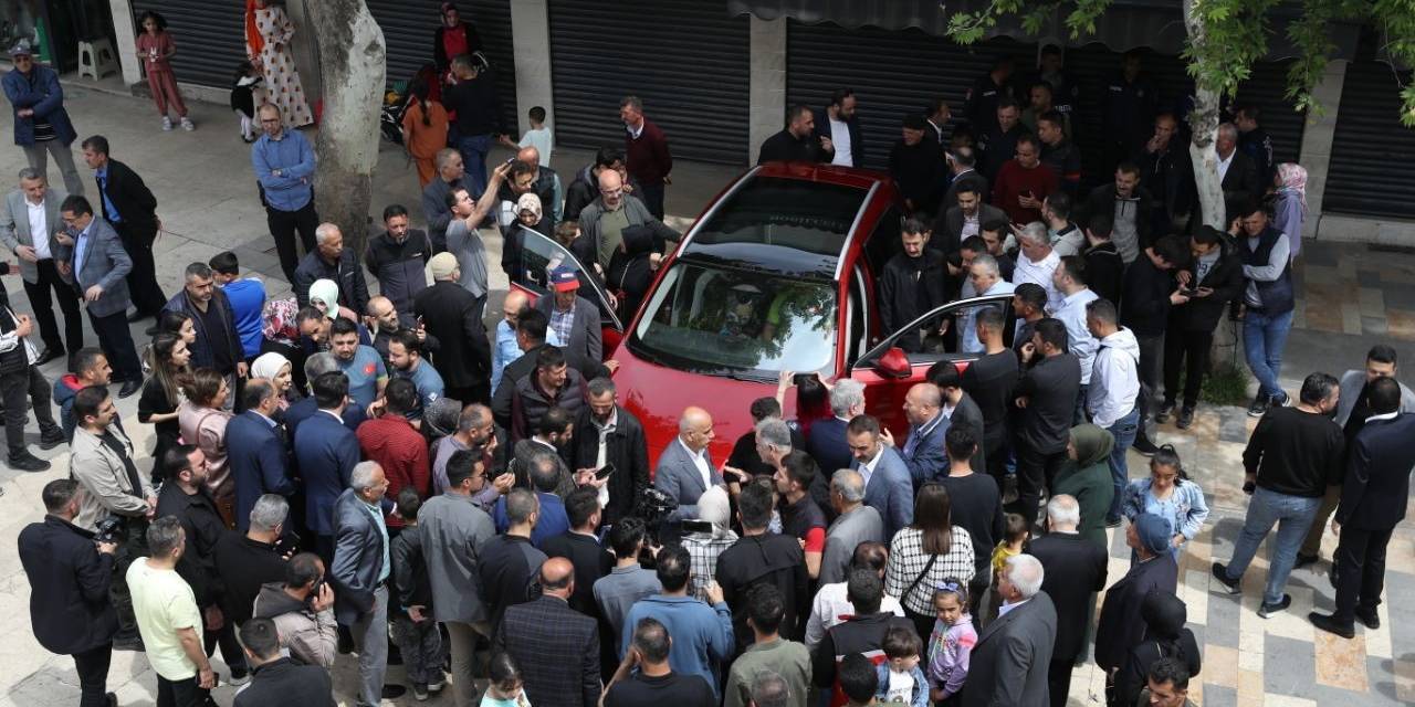 Tarım Ve Orman Bakanı Kirişci, Vatandaşlarla Beraber Togg İle Tur Attı