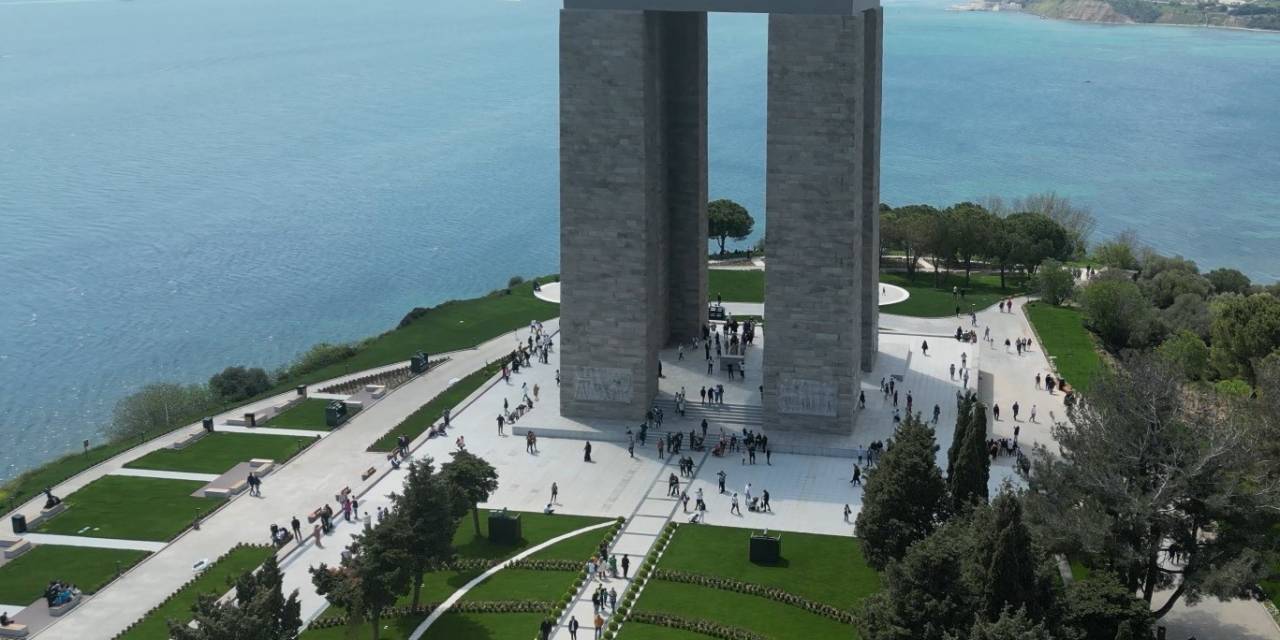 Ramazan Bayramı’nda Şehitler Abidesi’ne Ziyaretçi Akını