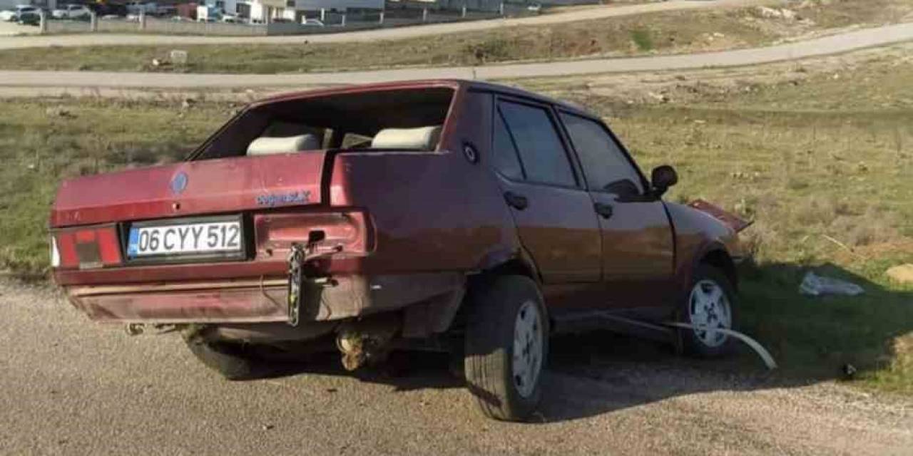 Kontrolden Çıkan Otomobil Elektrik Direğine Çarptı: 1 Yaralı