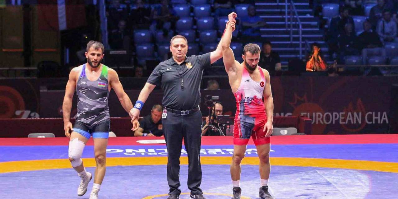 Burhan Akbudak Finale Yükseldi