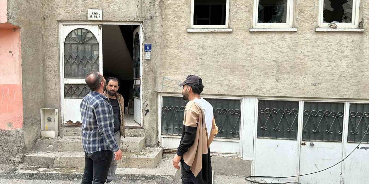 Canını Hiçe Sayarak Girdiği Ağır Hasarlı Binanın Penceresinden Düştü