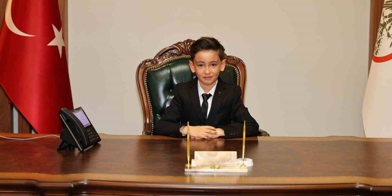 Minik Valinin İlk Talimatı Bakın Ne Oldu!