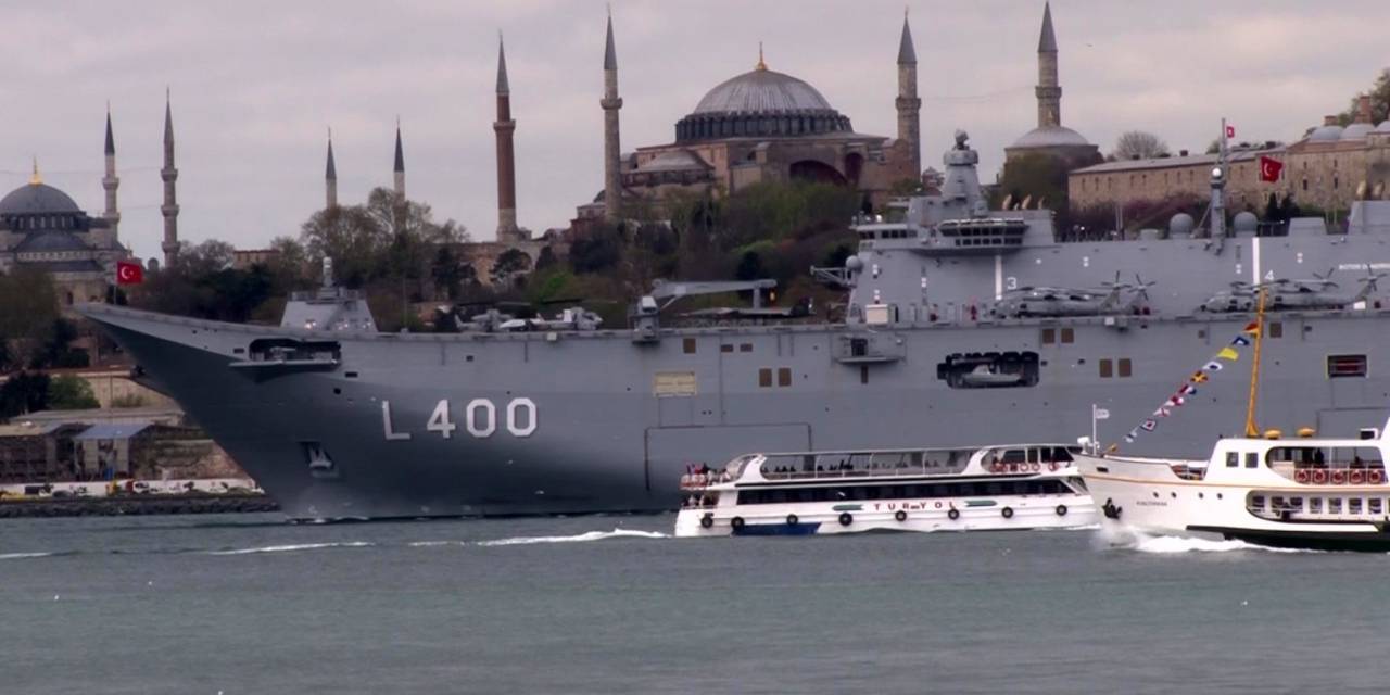 Tcg Anadolu, İstanbul Boğazı’nda Seyretti