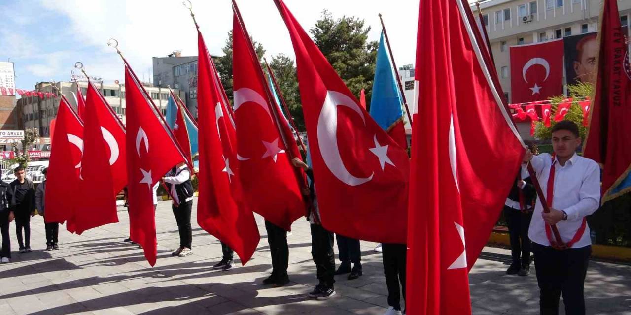 Van’da 23 Nisan Kutlamalar Başladı
