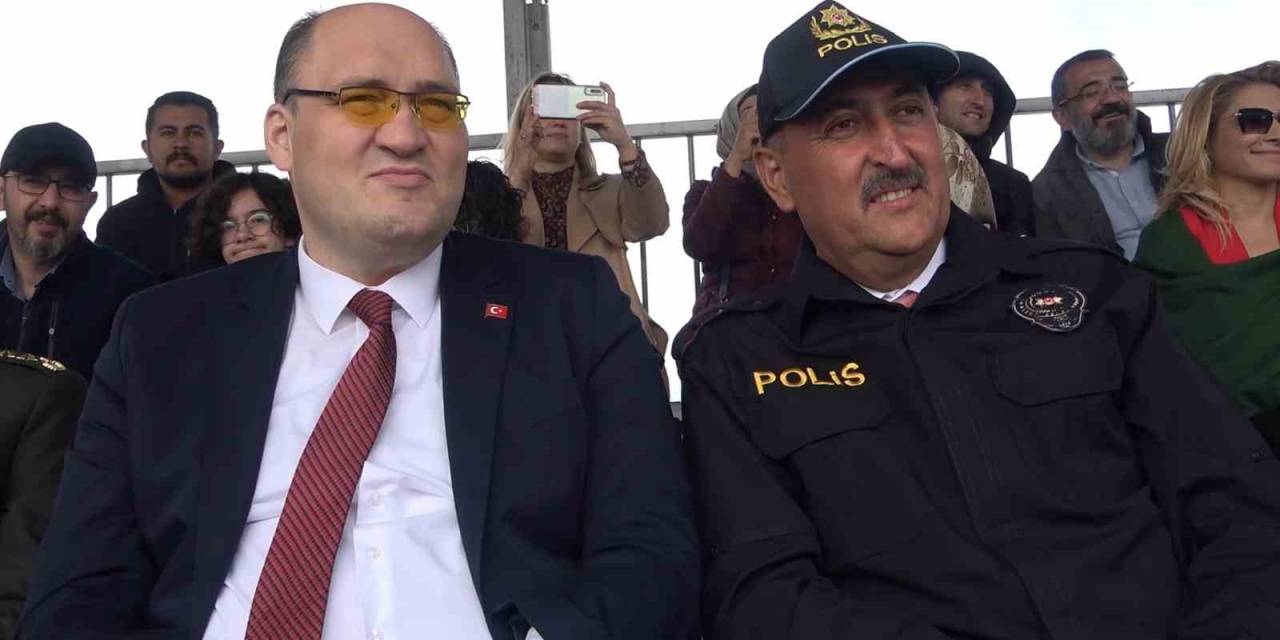 Belediye Başkanı Çocukluk Hayalini 23 Nisan’da Gerçekleştirdi: Polis Üniforması Giyip Programa Katıldı