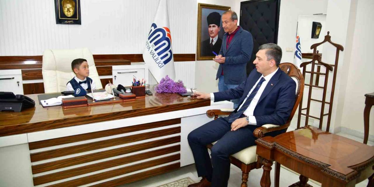 Valilik Makamına Oturdu, ’sağlam Evler Yapılsın’ Talimatı Verdi