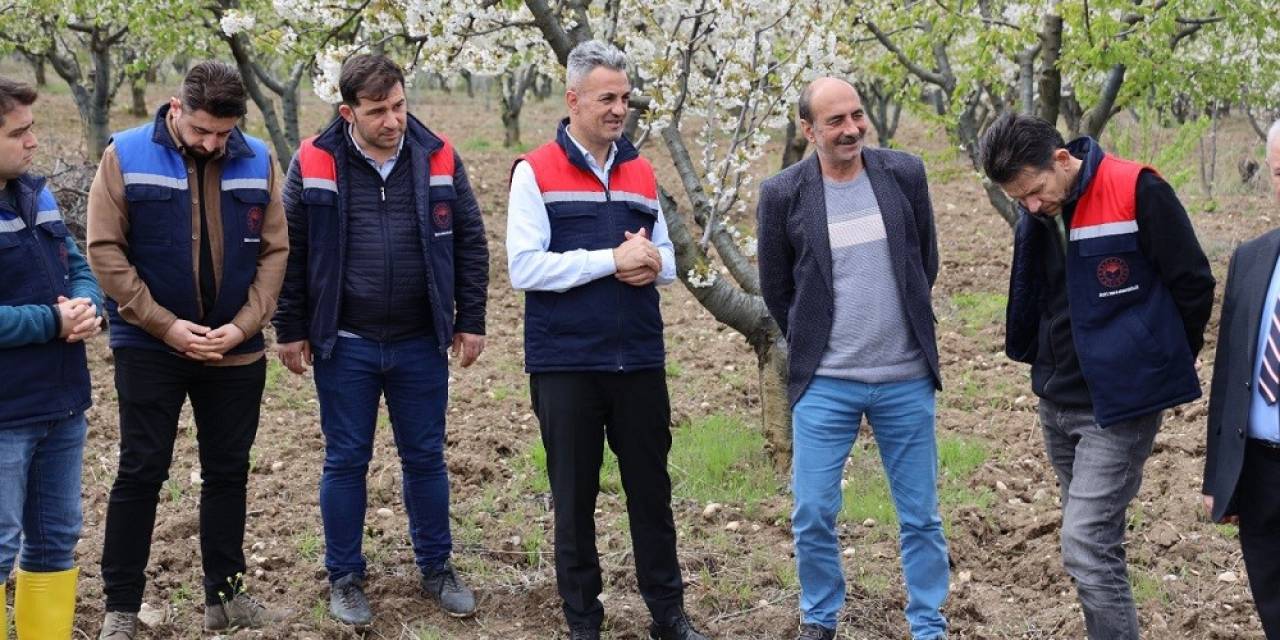 Kiraz Bahçelerinde Eğitim Yapıldı