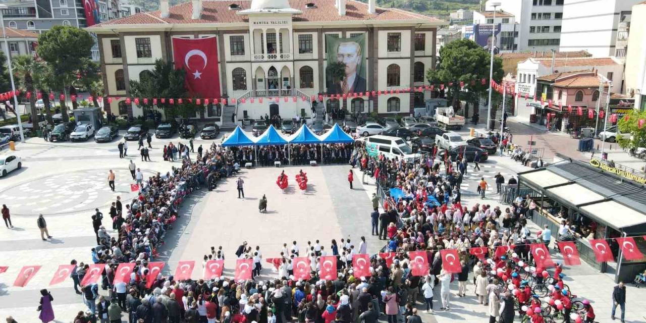 Manisa’da 23 Nisan Coşkusu