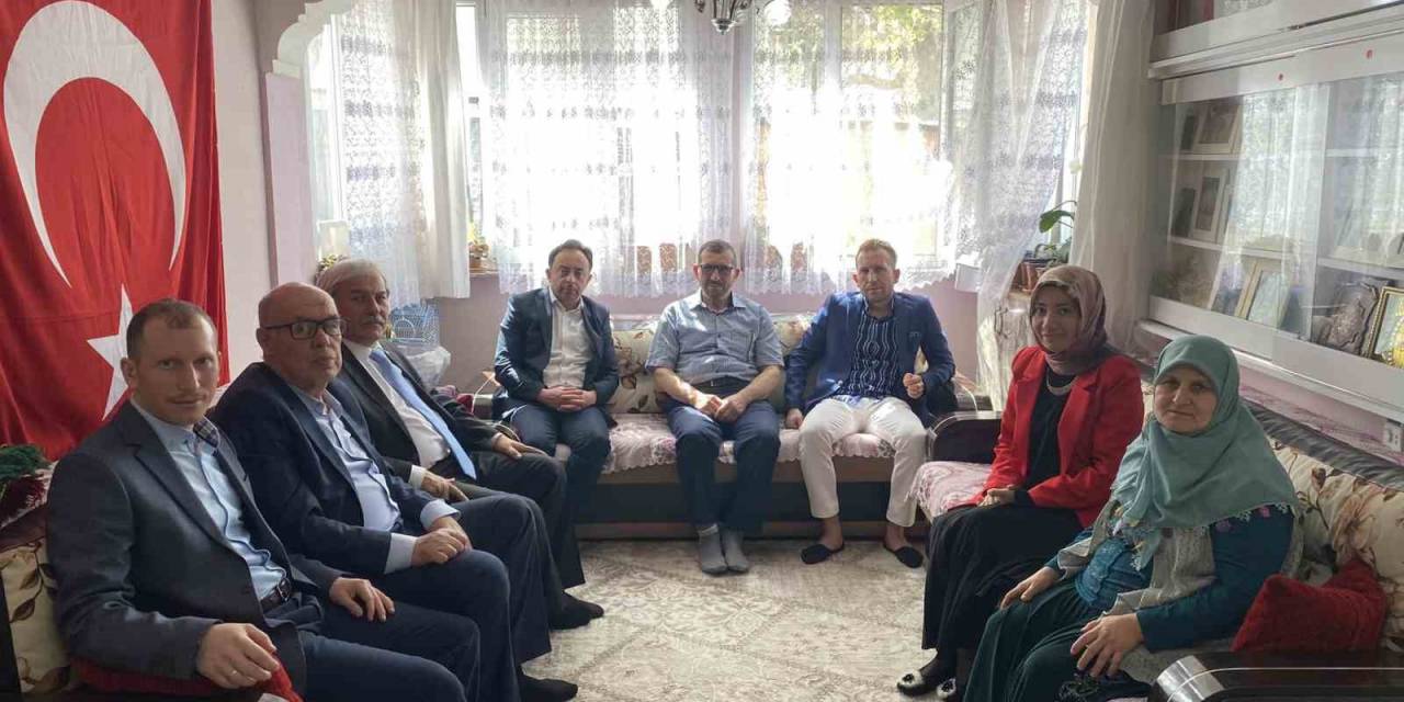 Başkan Şahin, Şehit Ailelerinin Bayramını Kutladı