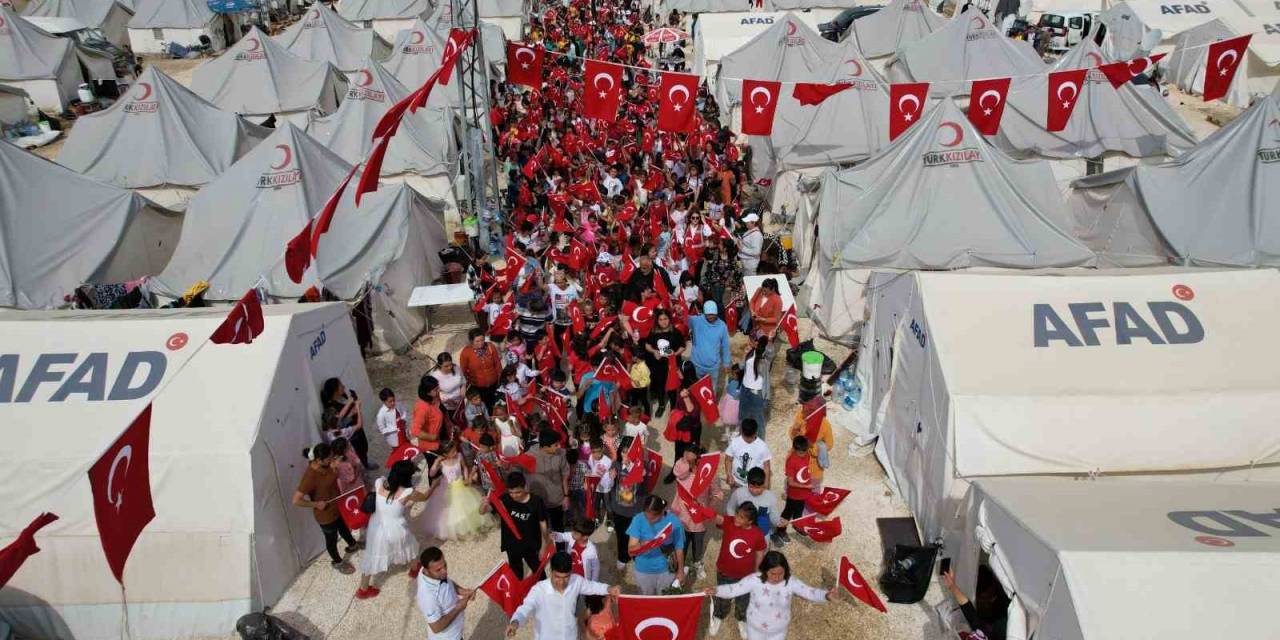 Hatay’da Çadır Kent Kırmızı Beyaza Büründü