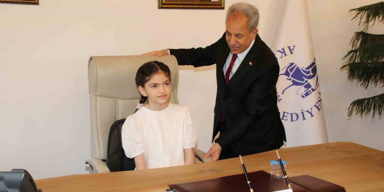 Akşehir Belediye Başkanlığı Koltuğuna Elvin Gök Oturdu