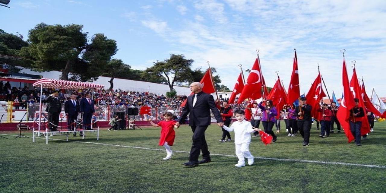 Ayvalık’ta 23 Nisan Ulusal Egemenlik Ve Çocuk Bayramı Coşkusu