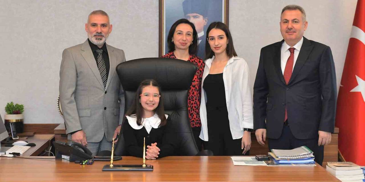 Vali Olan Küçük Kız Depremzedeler İçin Protez Talimatı Verdi