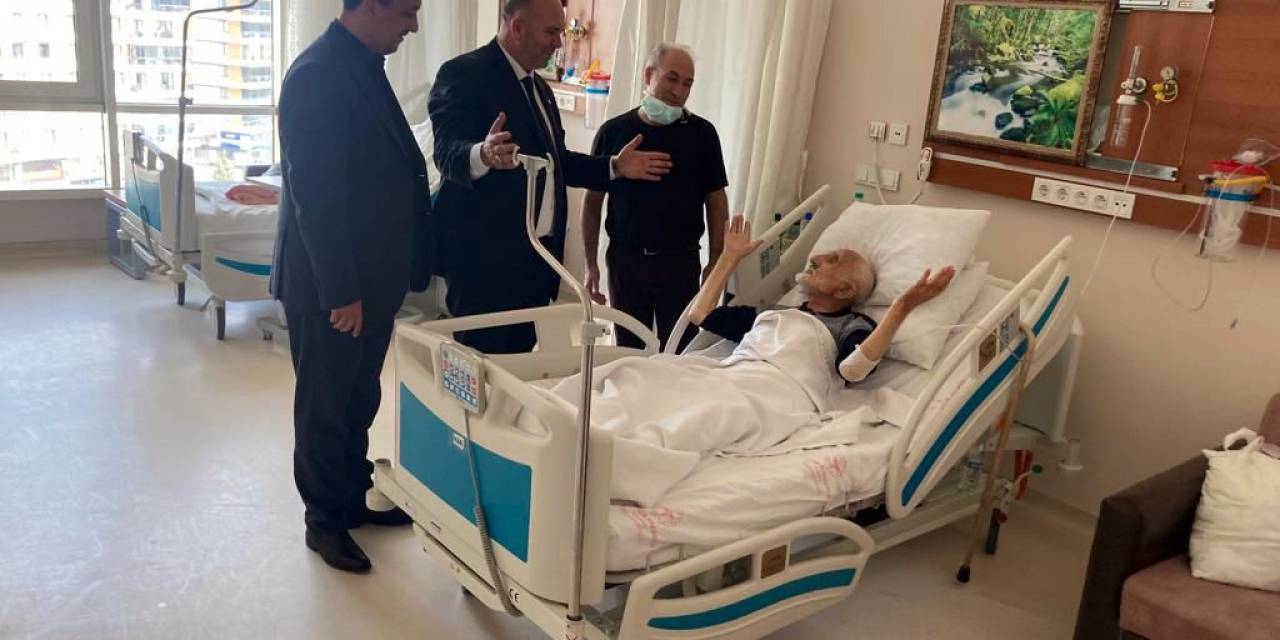 Ak Parti İstanbul Milletvekili Adayı Çiçek’in Bayram Ziyareti Esnasında 94 Yaşındaki Ali Amcadan Cumhurbaşkanı Erdoğan’a Duygulandıran Dua