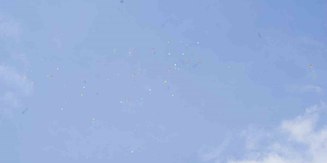 23 Nisan Çocukları, Depremde Ölen Çocuklar İçin Gökyüzüne Balon Bıraktı