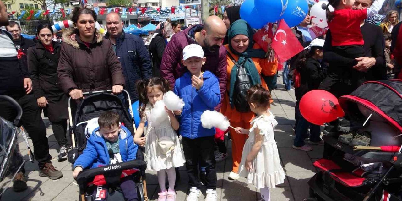 Pendik’te 23 Nisan Kutlamalarında Çocuklar Doyasıya Eğlendi