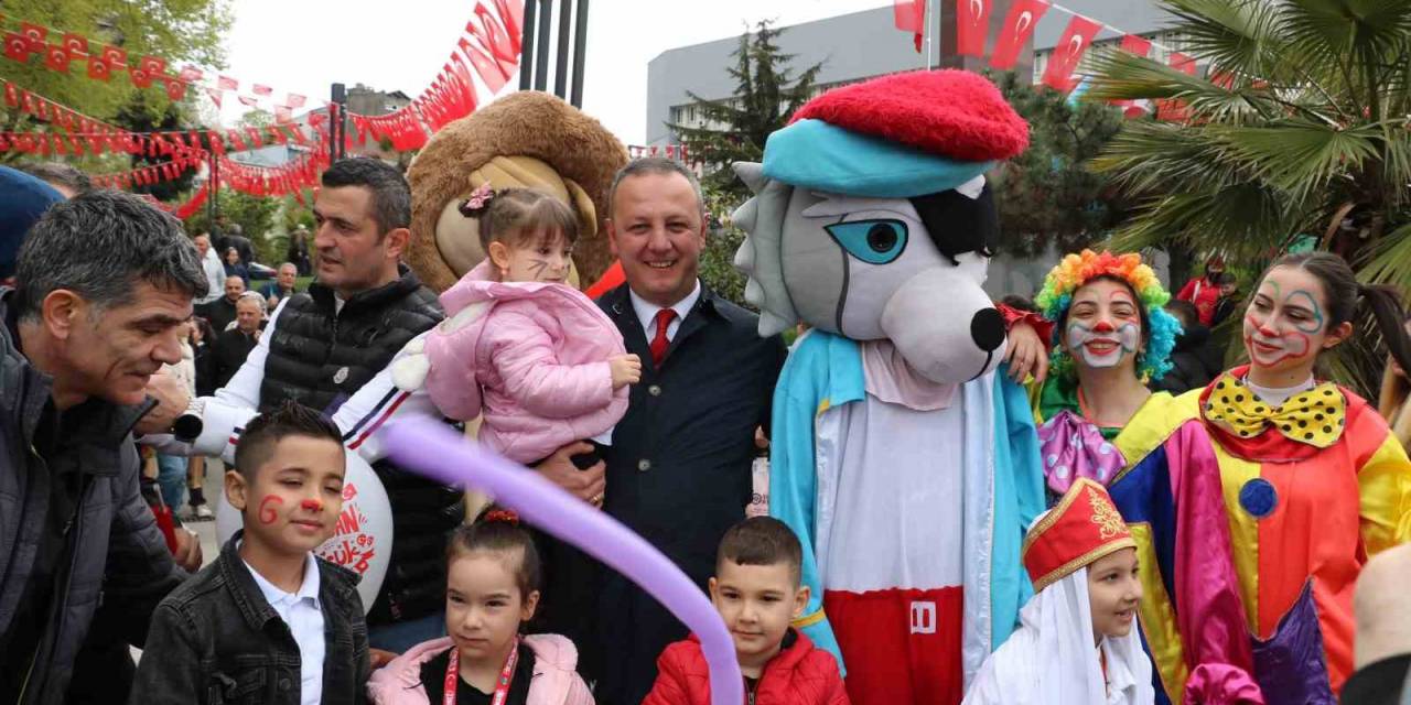 Zonguldak Belediyesi Çocuk Festivalinde 23 Nisan Coşkusu Yaşattı