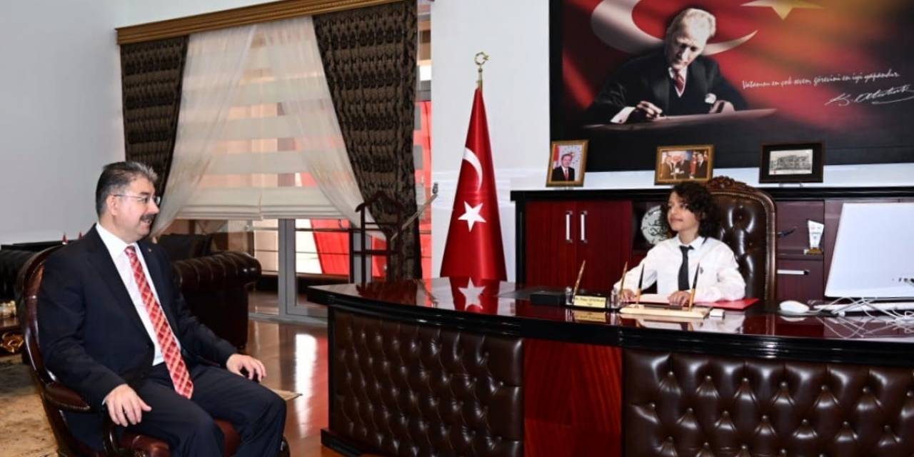 Valilik Koltuğuna Oturdu, “depremde Zarar Gören Yerlere Yeşil Alan Yapılması” Talimatı Verdi