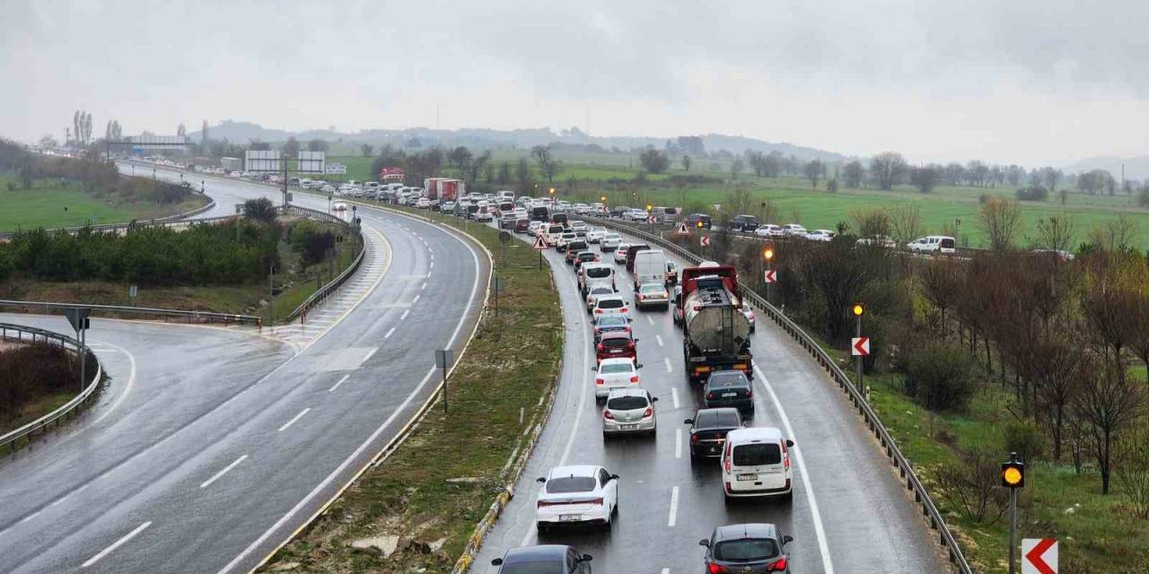 Karadeniz Bağlantı Yolunda 70 Kilometre Araç Kuyruğu