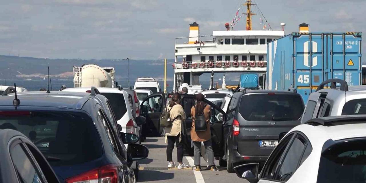 Topçular İskelesi’nde Bayram Tatili Dönüşü Yoğunluk Yaşanıyor