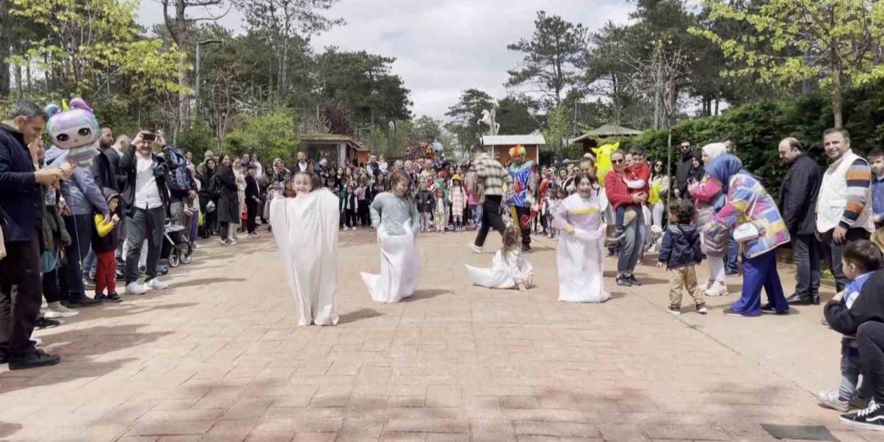 Çekmeköy’de Hayvanat Bahçesinde 23 Nisan Coşkusu