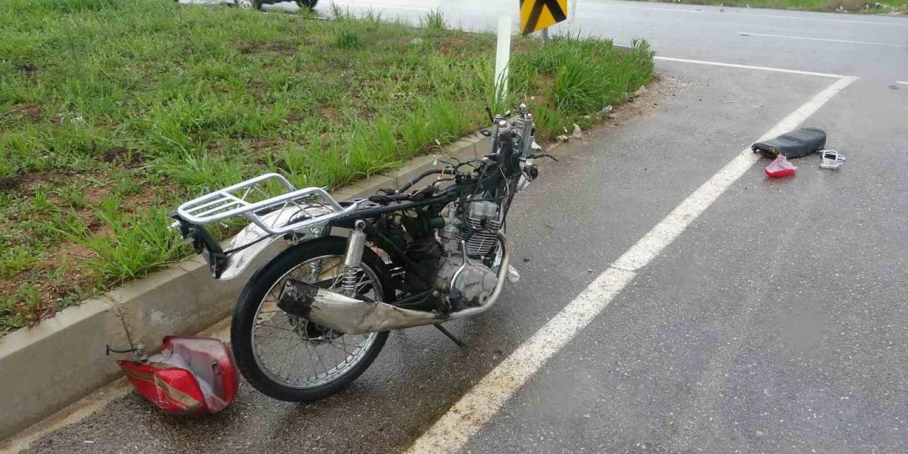 Otomobille Çarpışan Motosiklet Sürücüsü Hayatını Kaybetti