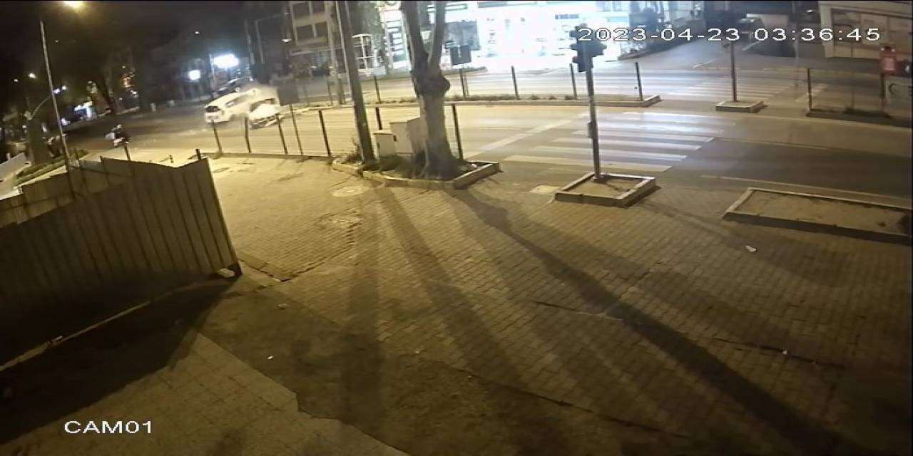 Sürücünün Hayatını Kaybettiği Feci Kaza Kamerada: Otomobil Böyle Yandı