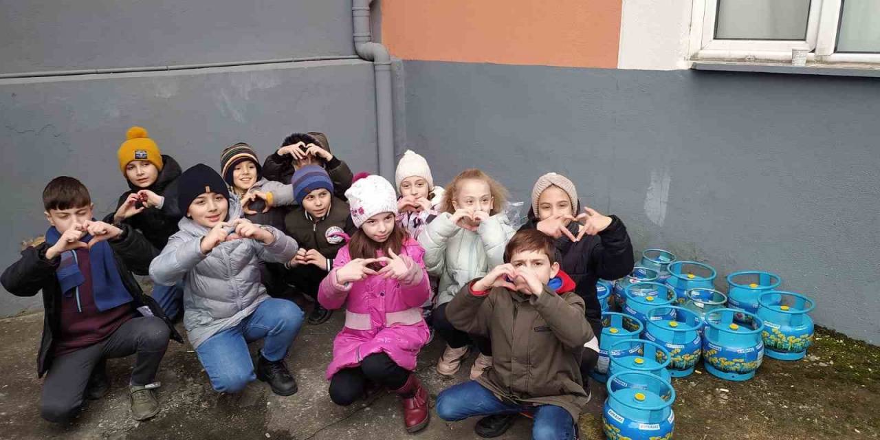 Minik Öğrencilerden 23 Nisan’da Anlamlı Bağış