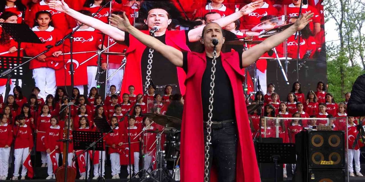 Kıraç, Depremzede Çocuklarla Sahnenin Tozunu Attırdı