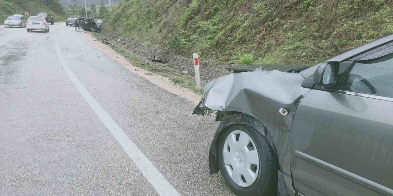 Karabük’te İki Ayrı Kazada 10 Kişi Yaralandı