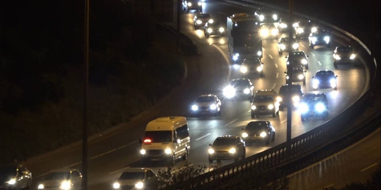 Tem Otoyolu’nun Kocaeli Geçişine Bayram Trafiği Yoğunluğu