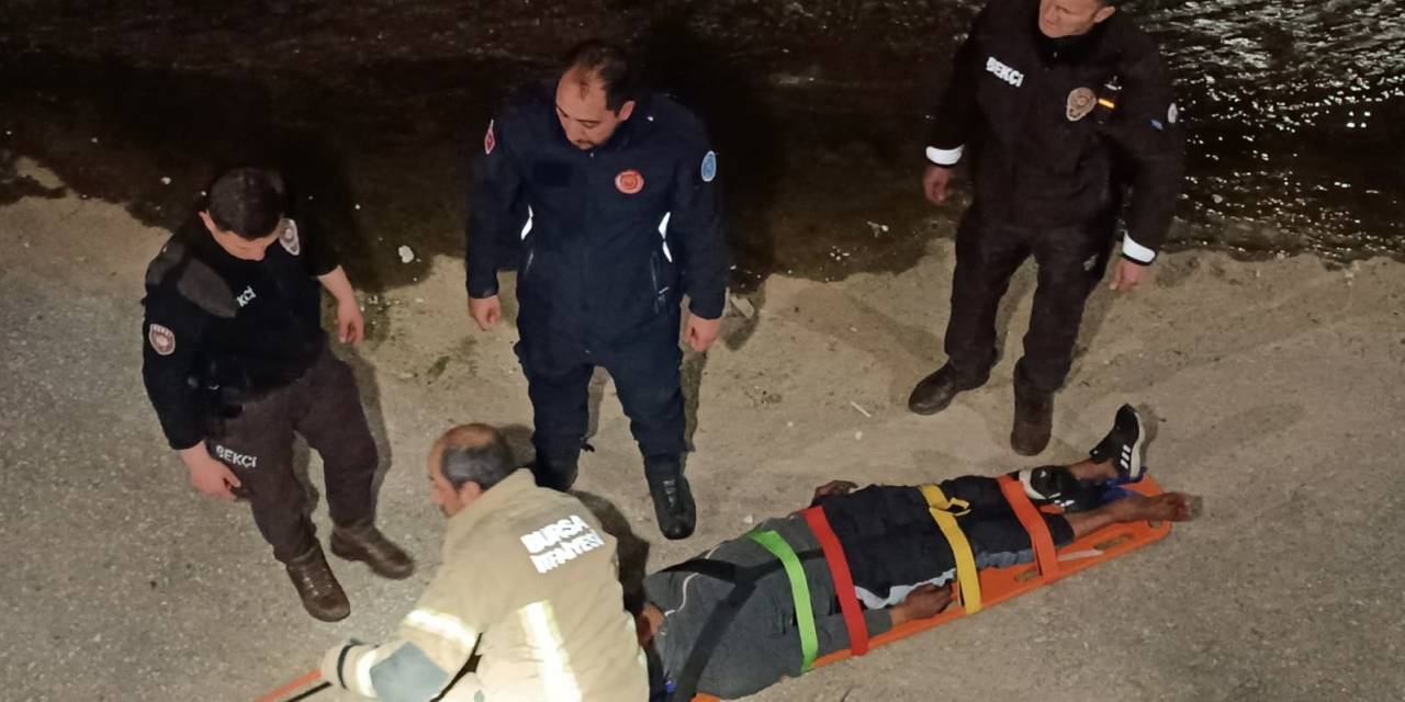 Bursa’da Hırsızlık Suçundan Aranan Şahıs, Bekçilerden Kaçarken Dereye Atladı