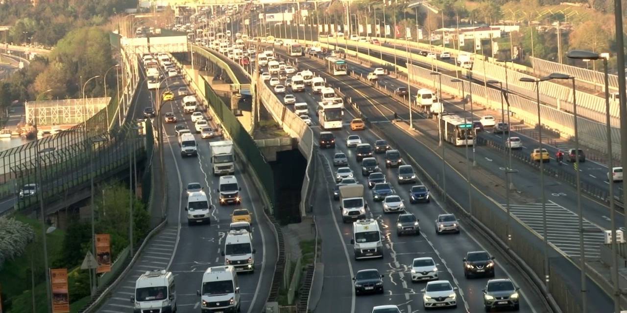 Haftanın İlk İş Günü Trafik Yoğunluğu Yaşanıyor