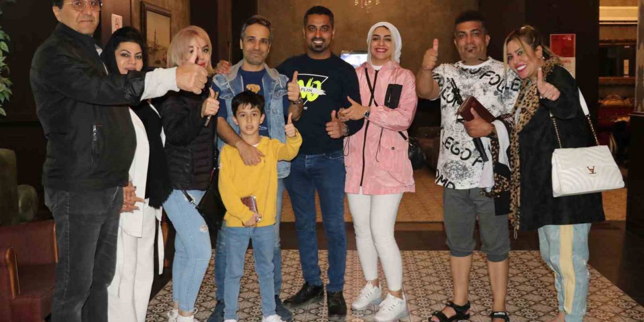 İranlı Turistleri Ağırlayan Van’da Esnaf Çifte Bayram Yaşadı