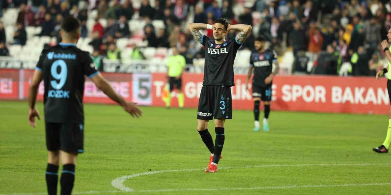 Trabzonspor, Öne Geçtiği Maçlarda 15 Puan Kaybetti